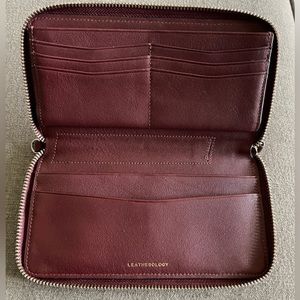 Leatherology Windsor Flat Zip Wallet in Bordeaux